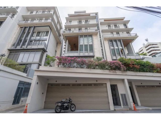 ขายบ้านทาวน์โฮม สุขุมวิท 49 พร้อมพงษ์ ทองหล่อ อโศก บ้านพร้อมสระว่ายน้ำ สวนส่วนตัว ใกล้บีทีเอสพร้อมพงษ์ House for sale Su
