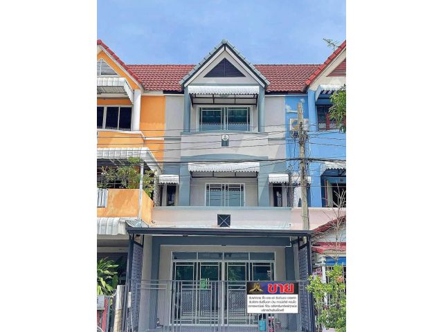 ขายอาคารพาณิชย์ 3 ชั้น #หมู่บ้านสวีทโฮม รีดนเวทใหม่สวยน่าอยู่ มีะเบียงด้านหน้าแต่งฝ้าเพดานอย่างดี ถนนเมน ทำเลค้าขาย