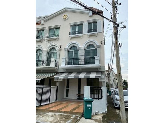 ให้เช่าทาวน์โฮม3ชั้นหลังมุม บ้านกลางเมืองสวิสทาวน์