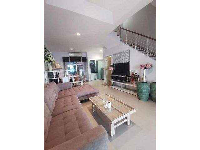 ให้เช่าทาวน์โฮม 3 ชั้น บ้านกลางเมือง กรุงเทพกรีฑา