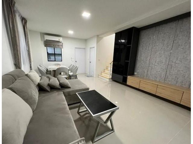 ให้เช่าทาวน์โฮม 3ชั้น ลาดพร้าว 126