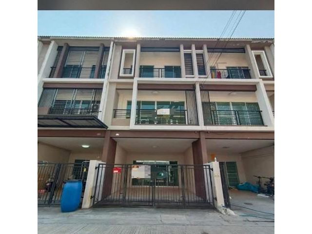 ขายทาวน์โฮม3ชั้น หมู่บ้านอมรชัย5 พระราม2