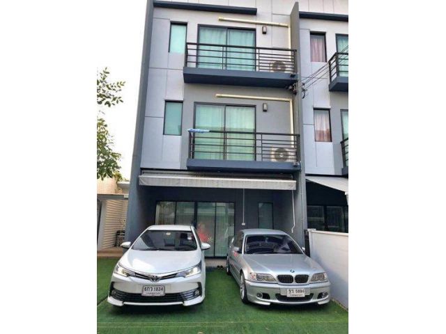 HR1198 ให้เช่าทาวน์โฮม 3 ชั้น บ้านกลางเมืองพระรามเก้า-อ่อนนุช  3 ห้องนอน 2 ห้องน้ำ