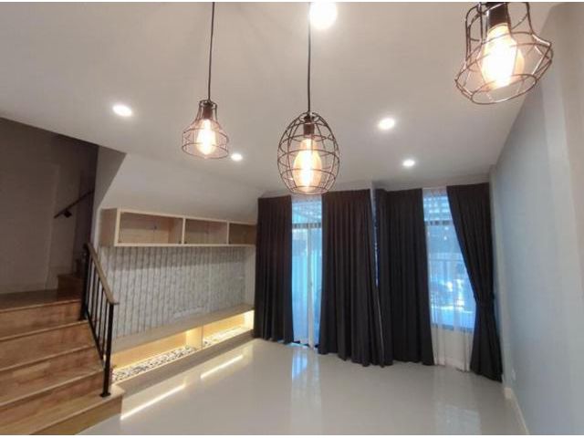 3แอร์ มอเตอร์เวย์ เตรียมอุดมน้อมเกล้า  Build-in