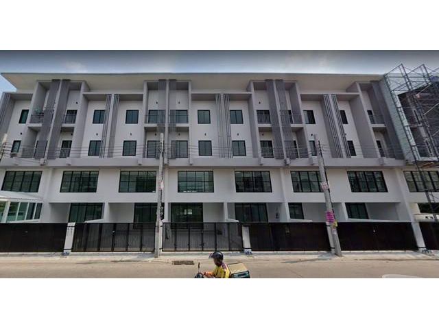 ให้เช่าทาวน์โฮม 3.5 ชั้น ถนนนวมินทร์ เป็นอาคารใหม่