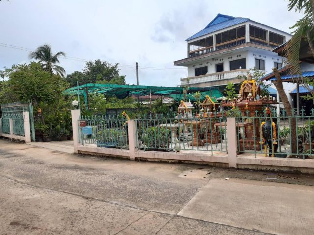 ขายบ้านเดี่ยวและโกดังใกล้ตลาดเจริญศรี