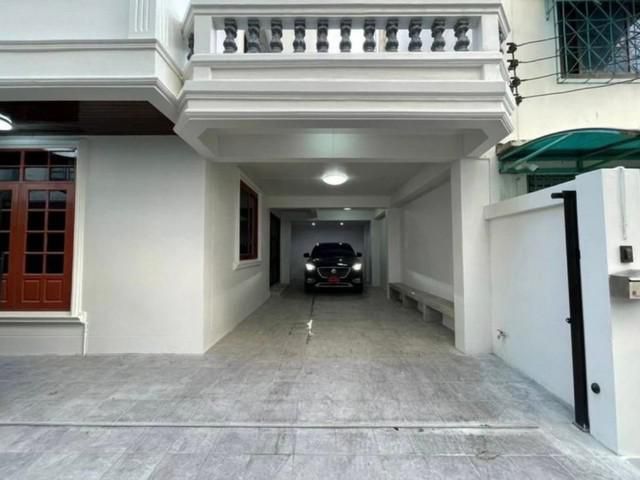 ขาย บ้านเดี่ยว Renovate 3 ชั้น + Rooftop