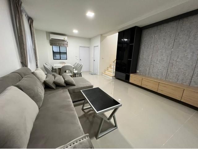 ให้เช่าทาวน์โฮม 3 ชั้น ตกแต่งสวย ย่านลาดพร้าว