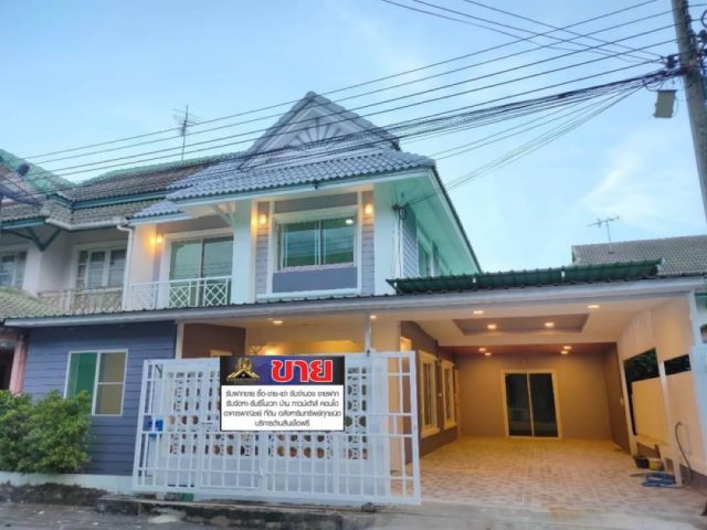 บ้านแฝด 2 ชั้นตกแต่งใหม่ทั้งหลัง สวยตั้งแต่หน้าบ้านจนถึงภายใน #หมู่บ้านพฤกษา19 ด้านหลังมีพื้นที่สำหรับใช้สอยปูกระเบื้องทำหลังคา