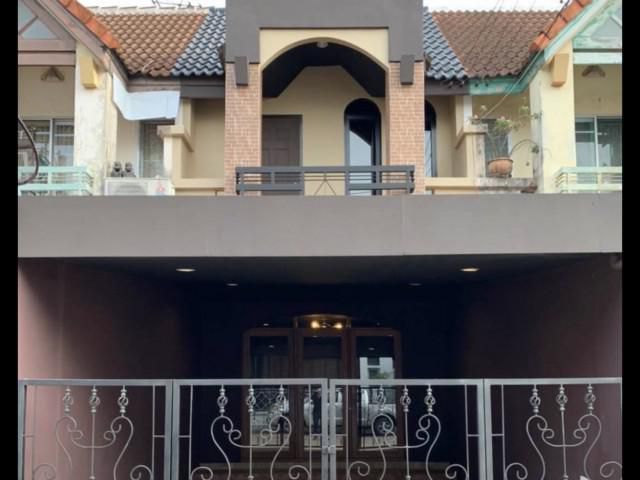 ให้เช่าทาวน์เฮ้าส์ 2 ชั้น รีโนเวทใหม่ทั้งหลัง หมู่บ้านพูนสินธานี 3 ซอยเคหะร่มเกล้า 64 ลาดกระบัง