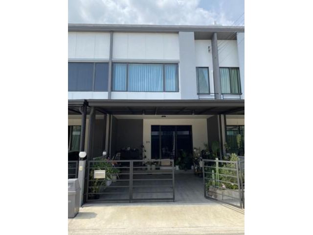 รหัสทรัพย์ P6696 ให้เช่าทาวน์โฮม 2ชั้น โครงการพลีโน่ บางนา-วงแหวน ถ.คู่ขนานกาญจนาภิเษก ใกล้เมกาบางนา