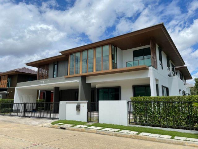 ขายบ้านบุราสิริ พัฒนาการ 6 ห้องนอน แปลงมุม บ้านใหม่ ยังไม่เคยมีคนอยู่ พื้นที่ดิน 104 ตร.ว พื้นที่ใช้สอย 399 ตร.ม 5+1 ห้อ