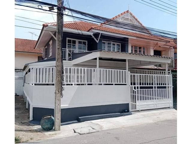 ทาวน์เฮ้าส์ 2 ชั้นหลังมุม หมู่บ้านพฤกษา9