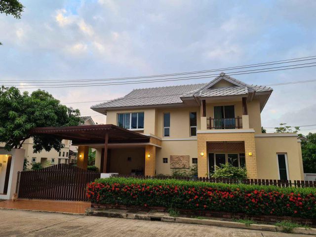 ขายบ้านหมู่บ้านอนันตธารา เลียบคลองทวีวัฒนา ทวีวัฒนา เนื้อที่ 100 ตร.วา พื้นที่ใช้สอย 250 ตารางเมตร ขนาด 4 ห้องนอน 4 ห้อง