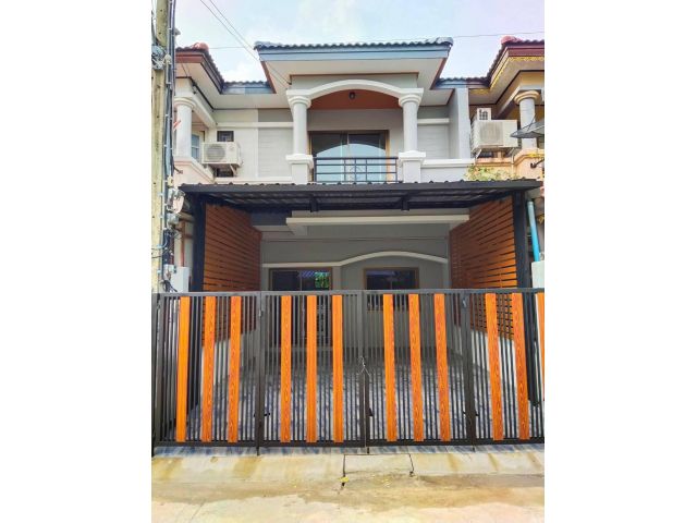 ทาวน์เฮ้าส์ 2 ชั้น #หมู่บ้านอธิษฐาน2 ต่อเติมพร้อมอยู่ ปูพื้นกระเบื้องทั้ง 2 ชั้น ห้องครัวแต่งสวยมากติดตั้งเตาแก็ส