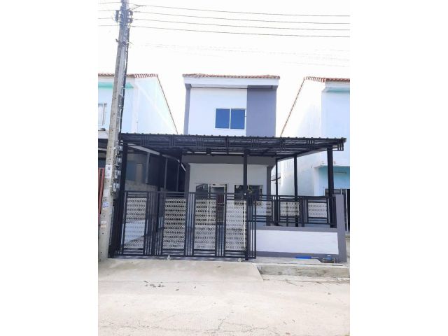 ทาวน์เฮ้าส์ 2 ชั้น ตกแต่งพร้อมเข้าอยู่ #หมู่บ้านอมรทรัพย์ ต่อเติมโรงจอดรถหน้าบ้าน ประตูหน้าต่างเป็น กระจกอลูมิเนียมอบขาว
