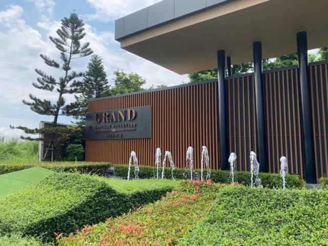 ขายบ้าน แกรนด์บางกอก บูเลอวาร์ด พระราม 9 ถ.กรุงเทพกรีฑา เนื้อที่ 118.2 ตร.ว พื้นที่ใช้สอย 369 ตร.ม. มี 4 ห้องนอน 5 ห้องน