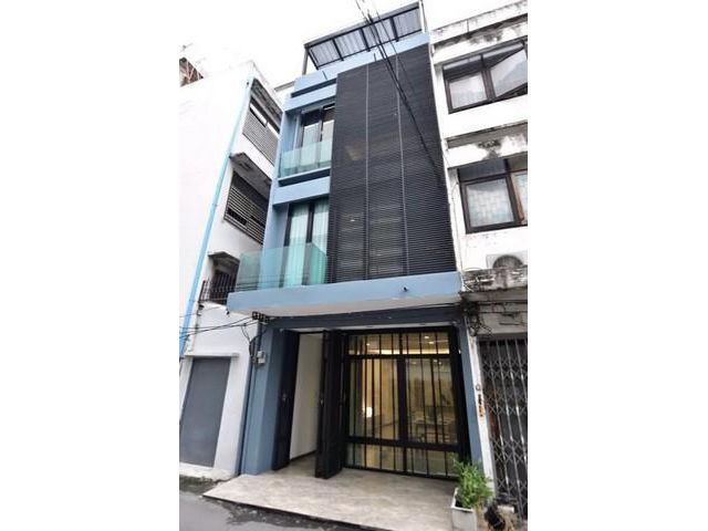 For Rent อาคารพาณิชย์ 3 ชั้น ซอยเอกมัย ใกล้ถนนเพชรบุรี