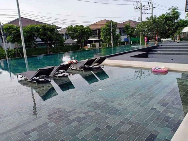 ขายบ้าน เศรษฐสิริ กรุงเทพกรีฑา ขนาด 5 ห้องนอน 5 ห้องน้ำ พื้นที่ใช้สอย 329 ตารางเมตร เนื้อที่ที่ดิน 98 ตารางวา หลังมุม