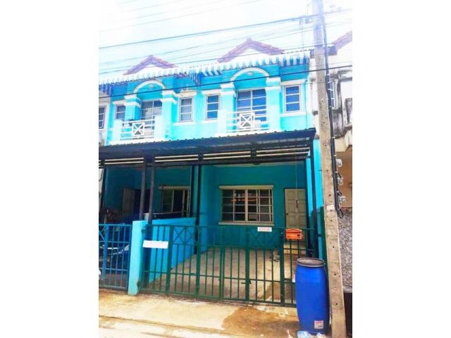 ตลาดใจโตABAC บางนา ทาสีใหม่ 2ชั้น 2นอน  2แอร์