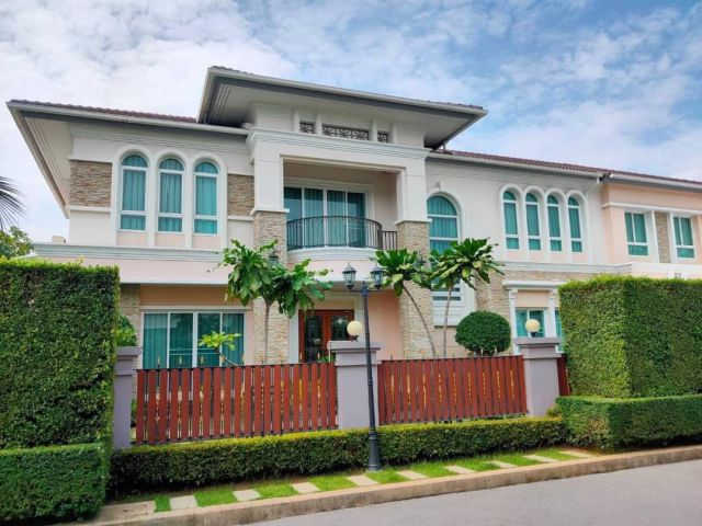 ขายบ้าน แกรนด์ บางกอก บูเลอวาร์ด สาทร-ปิ่นเกล้า” บ้านหรูติดถนนราชพฤกษ์ เนื้อที่ 147.77 ตารางวา พื้นที่ใช้สอย 650 ตารางเม