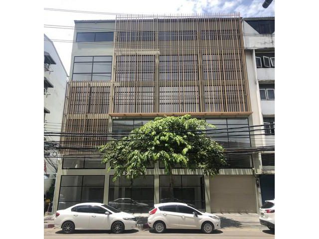 For Rent อาคารพาณิชย์ 4 คูหา รีโนเวทใหม่ ติดถนนพระราม3 มีที่จอดรถด้านหลังตึก