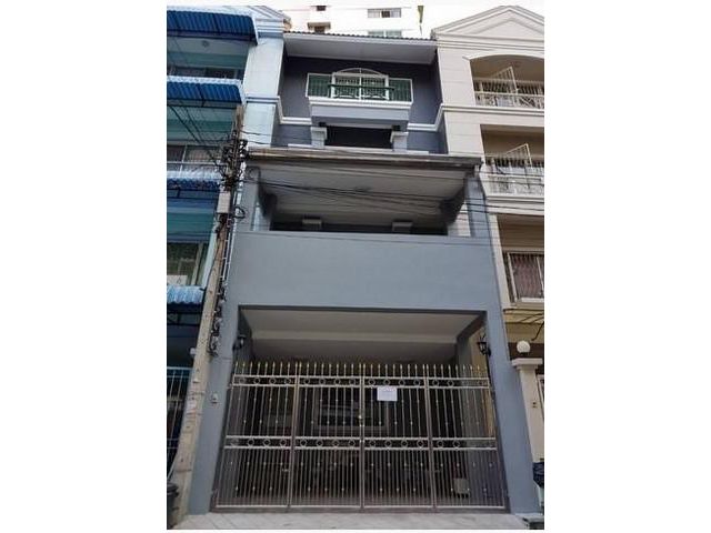 ขายทาวน์โฮม4 ชั้น ซอยวชิรธรรมสาธิต8 สุขุมวิท 101