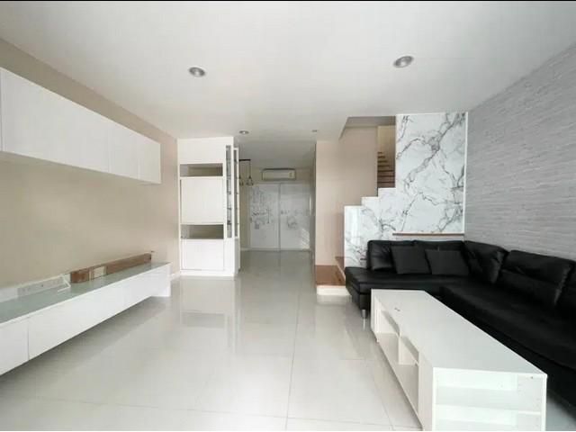 ทาวน์โฮม 3 ชั้น บ้านกลางเมือง เกษตร นวมินทร์ 70