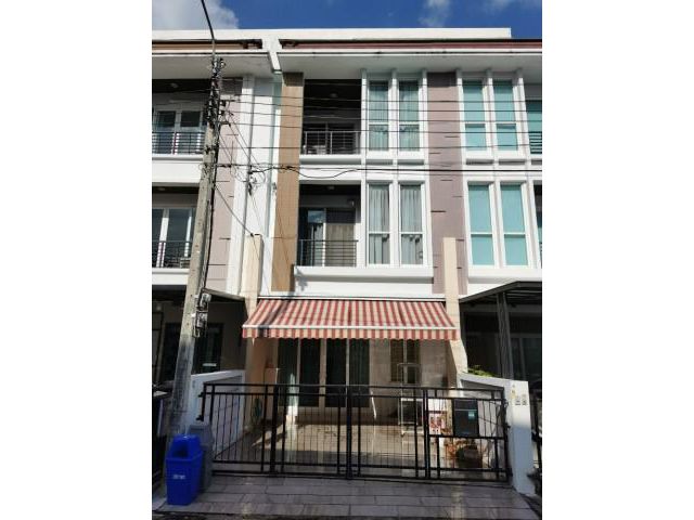 ให้เช่าทาวน์โฮม 3 ชั้น บ้านกลางเมือง เอสเซ้นส์ พระราม 9-ลาดพร้าว 84 (ซ.ประดิษฐ์มนูธรรม 3) เฟอร์ครบ