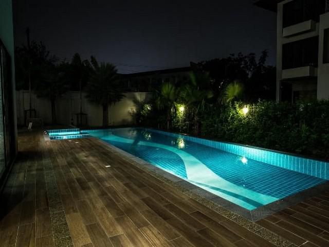 RENT luxury house with private swimming pool 40万