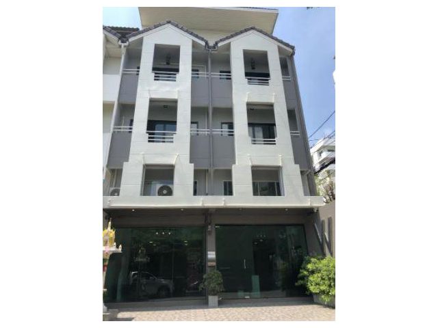 R090-184 ขายอาคารพาณิชย์  4 ชั้นครึ่ง หลังมุม ทำเลดี เหมาะทำออฟฟิศ