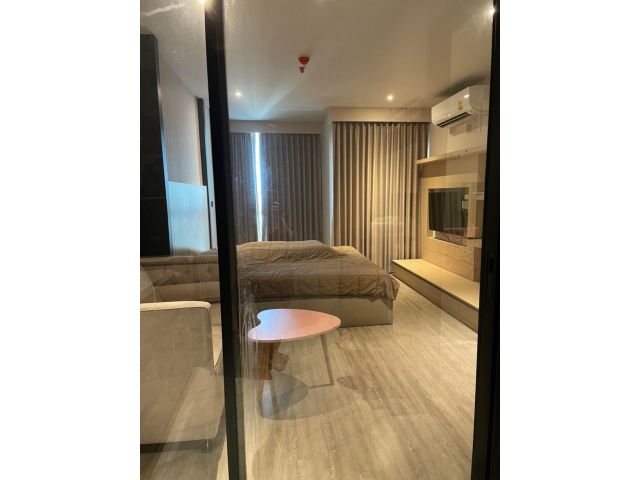 Room for rent at Rhythm Ekkamai.[ high floor ].