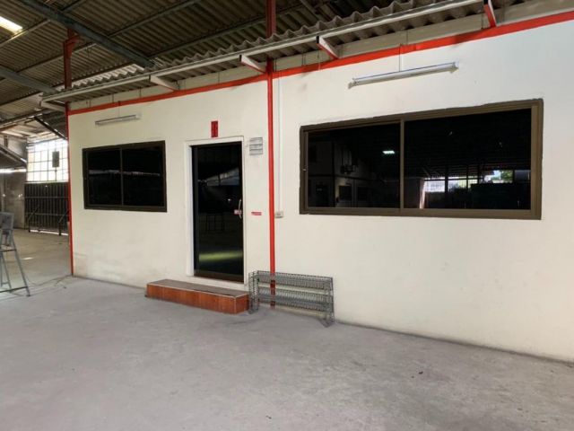 ให้เช่าโกดังพื้นที่ใช้สอย 1,900 ตรม.ซอยสุขสวัสดิ์ 84 ย่านพระประแดง เหมาะทำคลังสินค้า โรงงาน พร้อมบ้านพักอาศัยใกล้ท่าเรือ