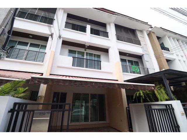 ขายทาวน์โฮม บ้านกลางเมืองลาดพร้าว 101