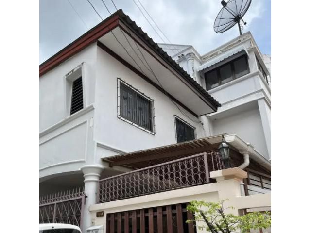 ให้เช่าบ้านทาวน์เฮ้าส์ 3 ชั้น หมู่บ้านกฤษดาวิลเลจ 9 ถนนบรมราชชนนี 34 ตลิ่งชัน