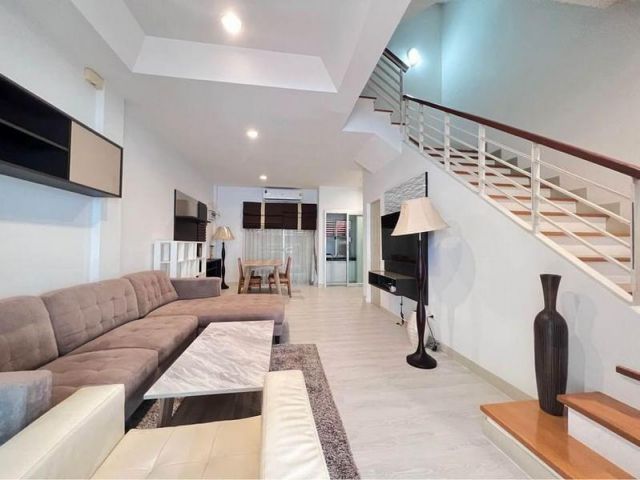 ขาย ให้เช่าทาวน์โฮม 3ชั้น บ้านกลางเมืองเออร์บาเนี่ยน  Urbanion พระราม9-วงแหวน ถนนกรุงเทพกรีฑา ใกล้ Brighton College Br