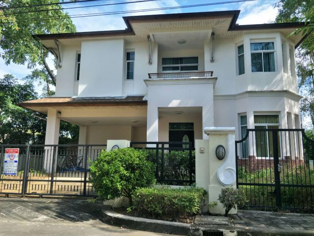 บ้านเดี่ยว 2 ชั้น 136 ตรว.  มีสระว่ายน้ำ หมู่บ้าน อนาวิลล์  ( Anaville Suvarnabhumi by Narai Property) ถนนฉลองกรุง 44