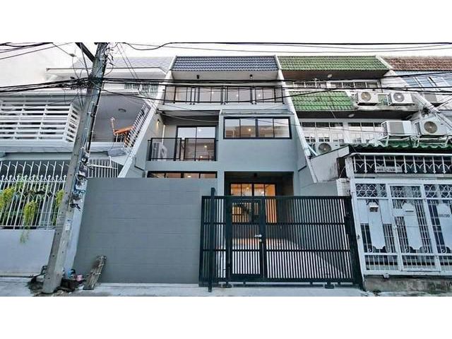 ให้เช่าทาวน์โฮม เอกมัย 22 บ้านสวย สไตล์ loft