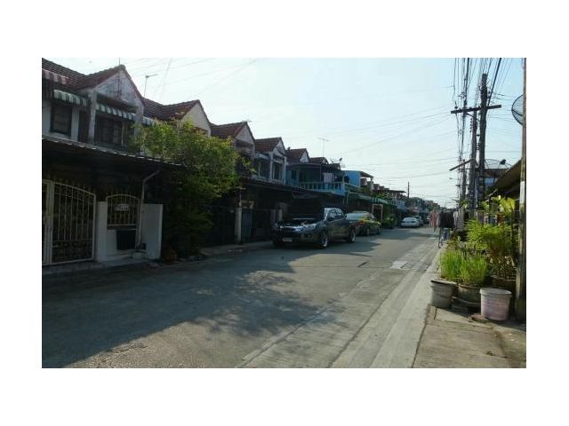 ขายทาวน์เฮาส์ 2 ชั้นหมู่บ้านระเบียงทอง3 สะพานใหม่