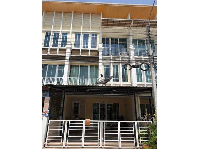 ขาย ทาวน์โฮม 3 ชั้น โกลเด้น ทาวน์ อ่อนนุช–พัฒนาการ