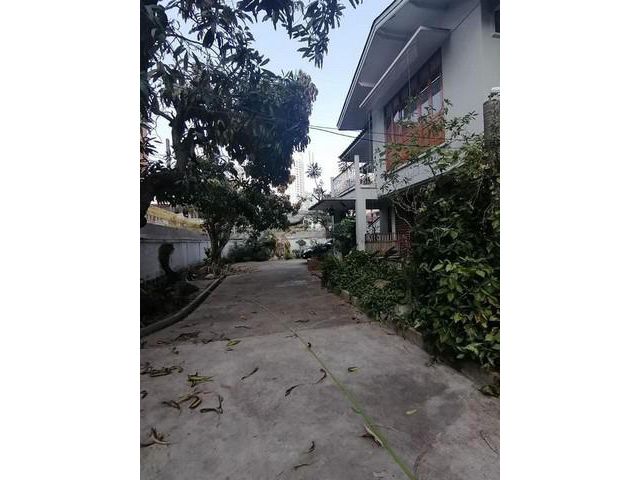 ให้เช่าบ้านเดี่ยว 2 หลัง ใจกลางเมือง ถนนสารสิน