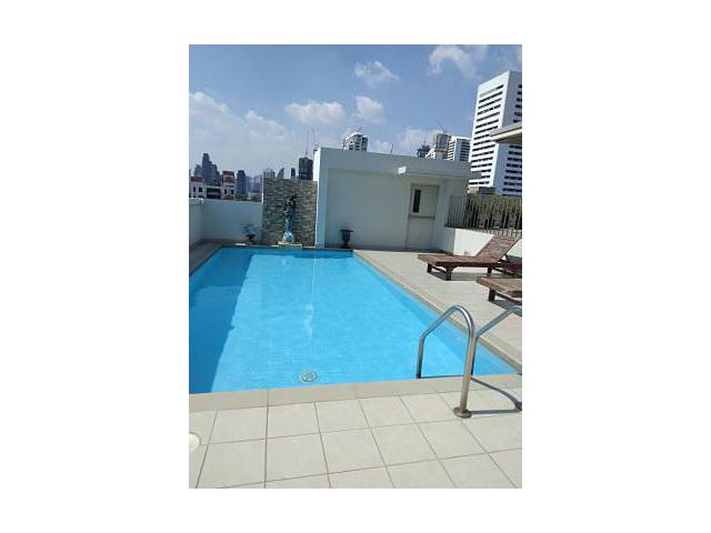 The room is almost like a penthouse designed location Ekkamai Sukhumvit 63 Ekkamai soi 10 in the sub soi