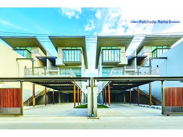 MRTห้วยขวาง  KIS inter school เกศินี 4 ชั้น