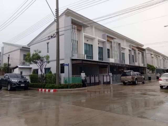 DHA3 ขายทาวน์เฮ้าส์ 2 ชั้น หลังมุม หมู่บ้านเดอะเมโทร พระราม9-กรุงเทพกรีฑา