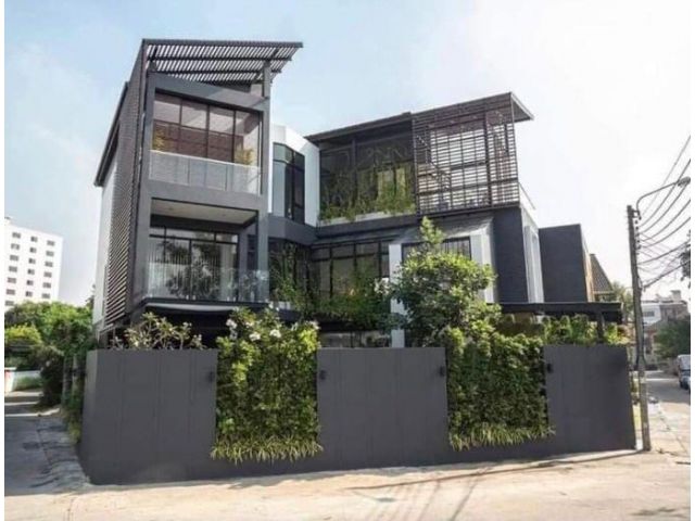 ขายบ้าน(บ้านเดี่ยว 3 ชั้น) #พร้อมสระว่ายน้ำโมเดิร์น สุขุมวิท71 (ปรีดีพนมยงค์26)