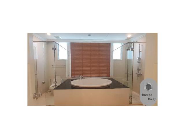 Royce Private Residence Sukhumvit 31 4 Bed 300K