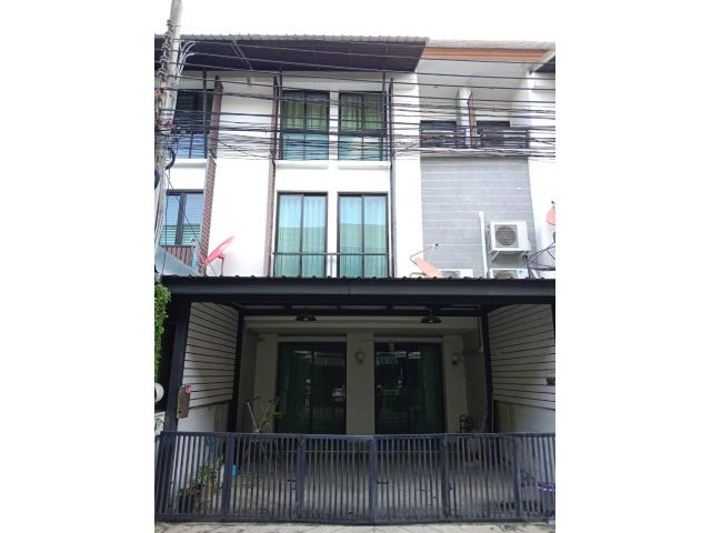 ให้เช่าทาวน์โฮม3ชั้นอารียาโมว่าลาดปลาเค้า