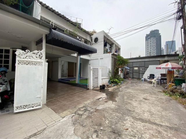 ให้เช่าทาวน์เฮ้าส์2ชั้นย่านทองหล่อพร้อมพงษ์