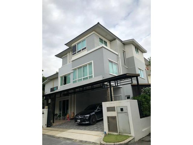 แกรนด์บางกอกบูเลอวาร์ด พระราม 9-ศรีนครินทร์