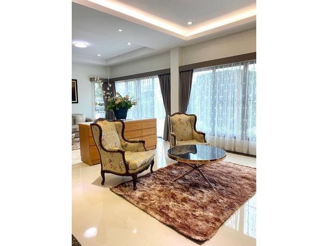 For Rent a mansion  luxury swimming pool Rama 9